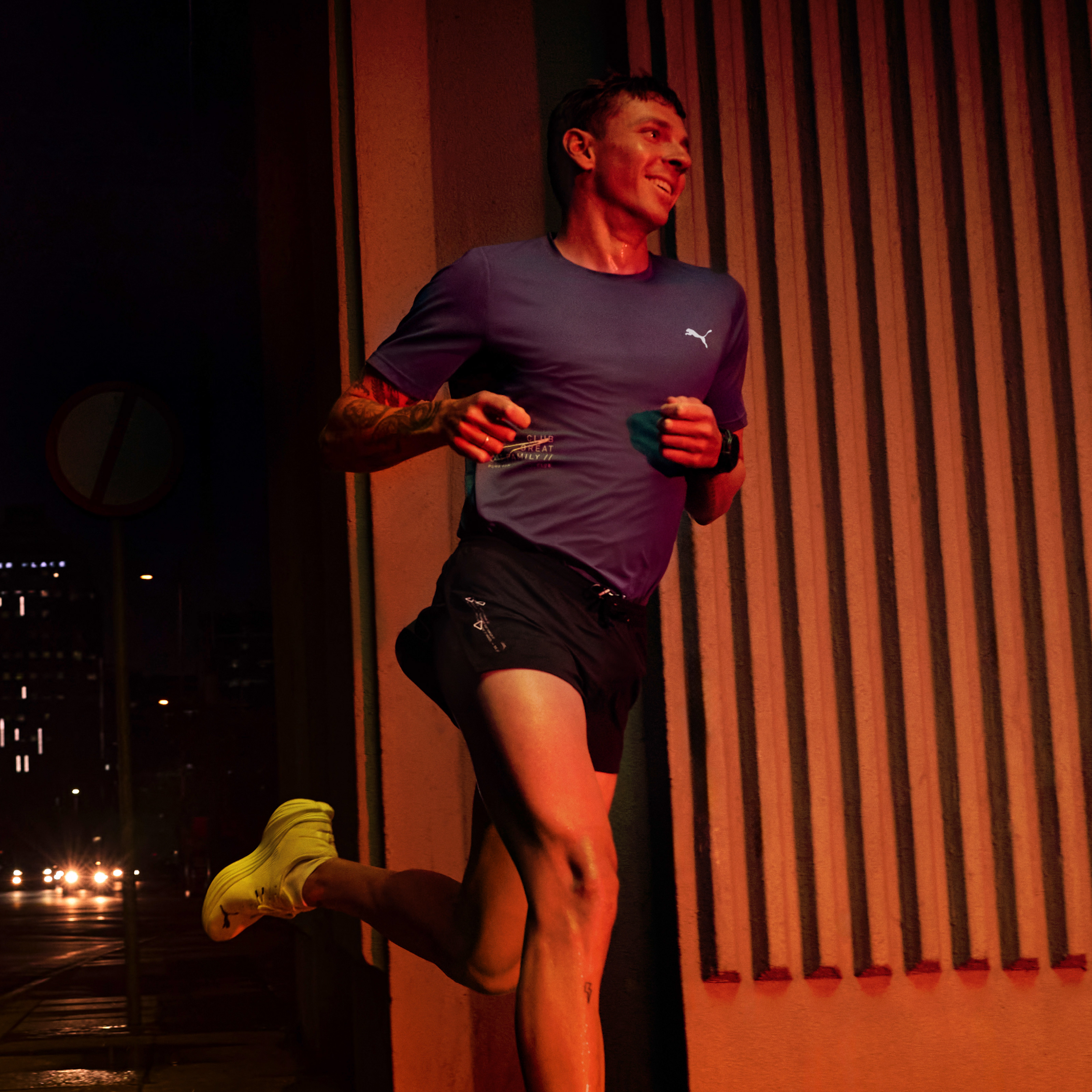 ÁTATE LAS ZAPATILLAS Y ENTRA EN ACCIÓN